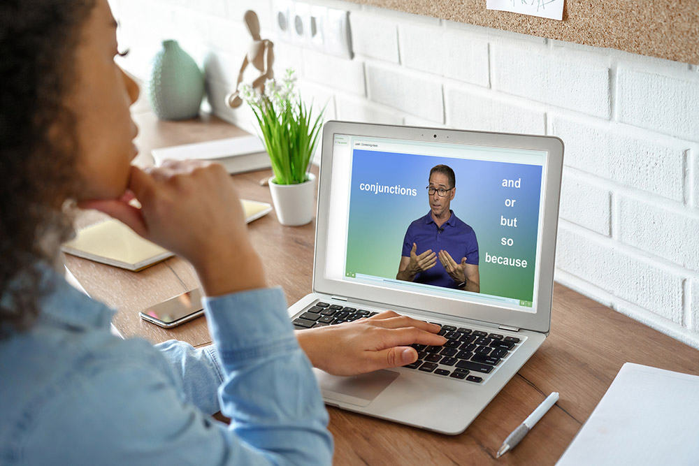 woman-computer-ovr-shoulder young woman looking at ELD online software
